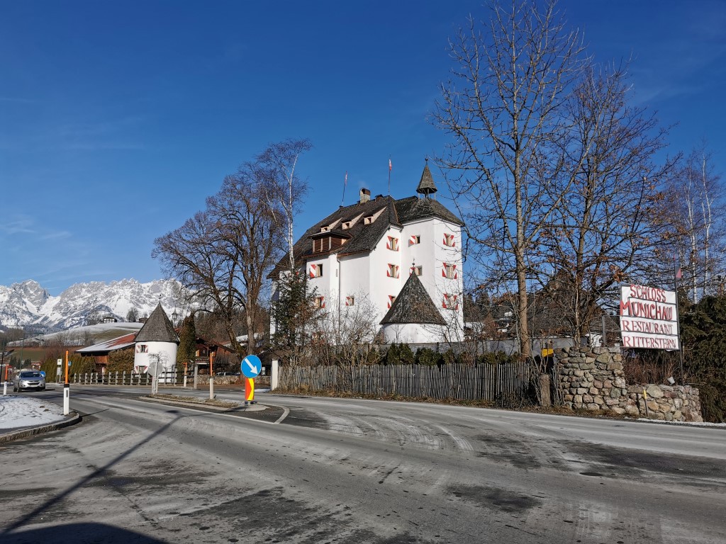 schloss-muenichau-tirol.jpg