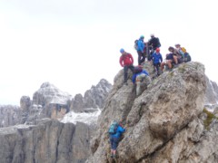 Klettersteig Cirspitze - Gipfelversammlung auf dem schmalen Gipfel