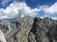 kopftörlgrat mit Blick Richtung der Karlspitzen