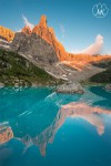 Sonnenaufgang beim Lago di Sorapis. Im Hintergrund der Dito di Dio (Finger Gottes) - Bild: Manfred Kostner