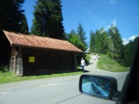 Hier ist der Start - Ortseingang von Gargellen - den Weg rechts vom Schuppen hoch folgen!