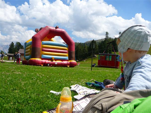 Kinder in den Dolomiten