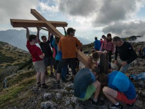 neues Gipfelkreuz der Pyramidenspitzen - Bild: © Walter Treibel