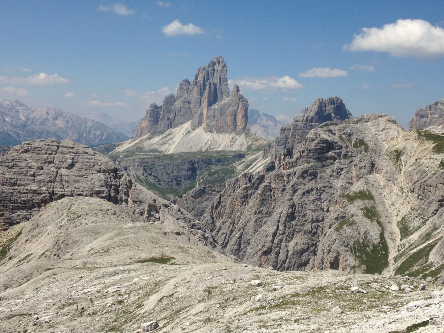 Blick von Bivaco De Toni auf die 3 Zinnen "von hinten"