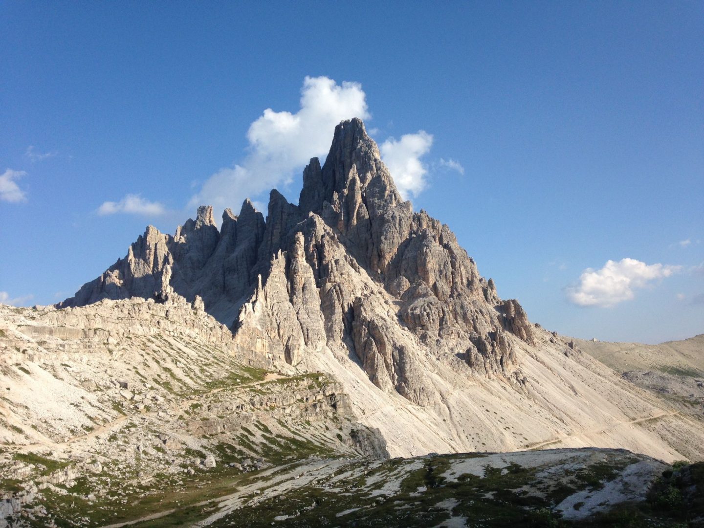 Blick von der 3-Zinnen Hütte auf den Paternkofel