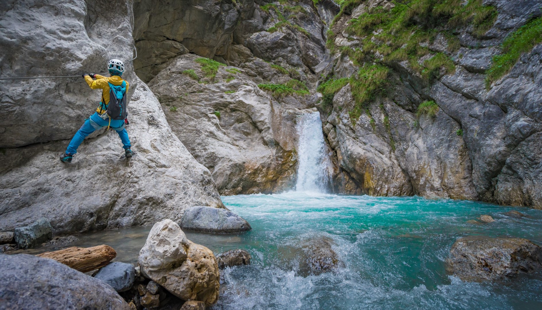Osttirol Galitzenklamm Klettersteig mit Wasserfall