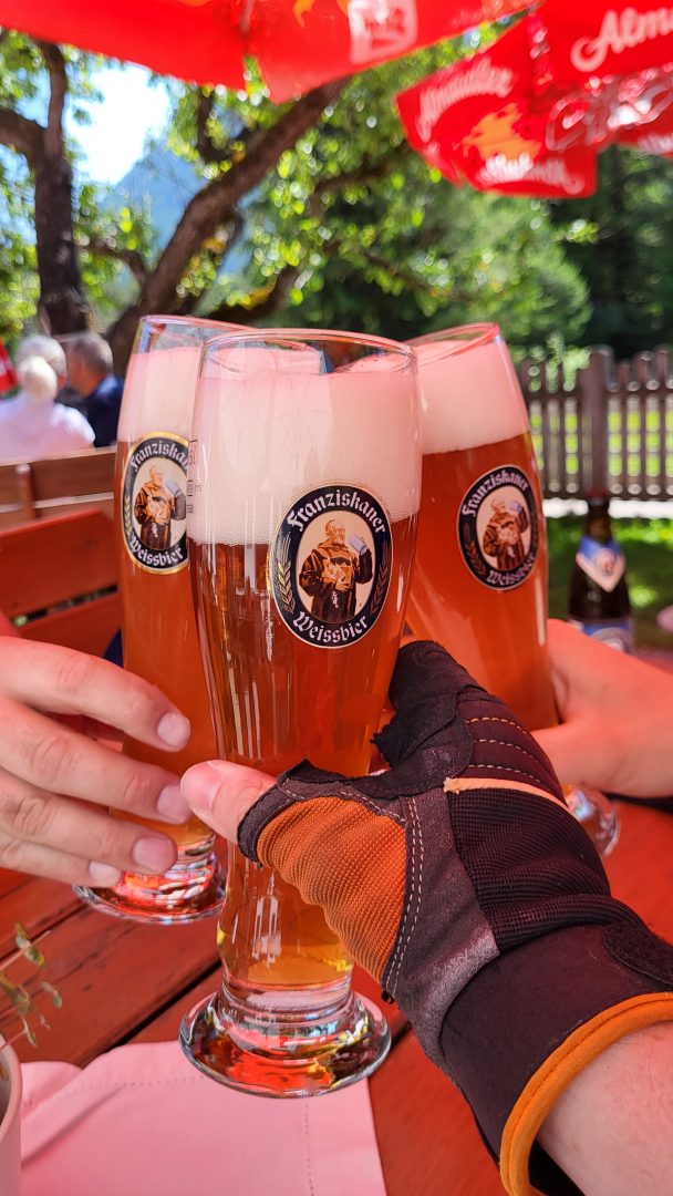 Prost am Gasthof Arzkasten